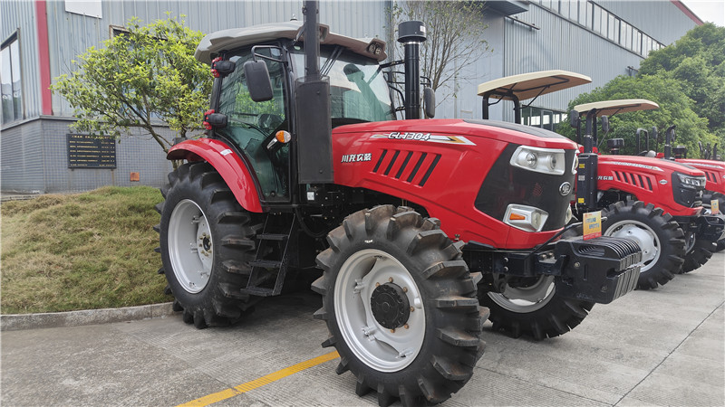 130-Horsepower Four-Wheel Drive Wheel Tractor102